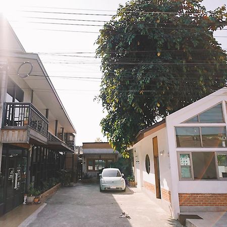 Sleepy House Chiang Rai Bed & Breakfast エクステリア 写真