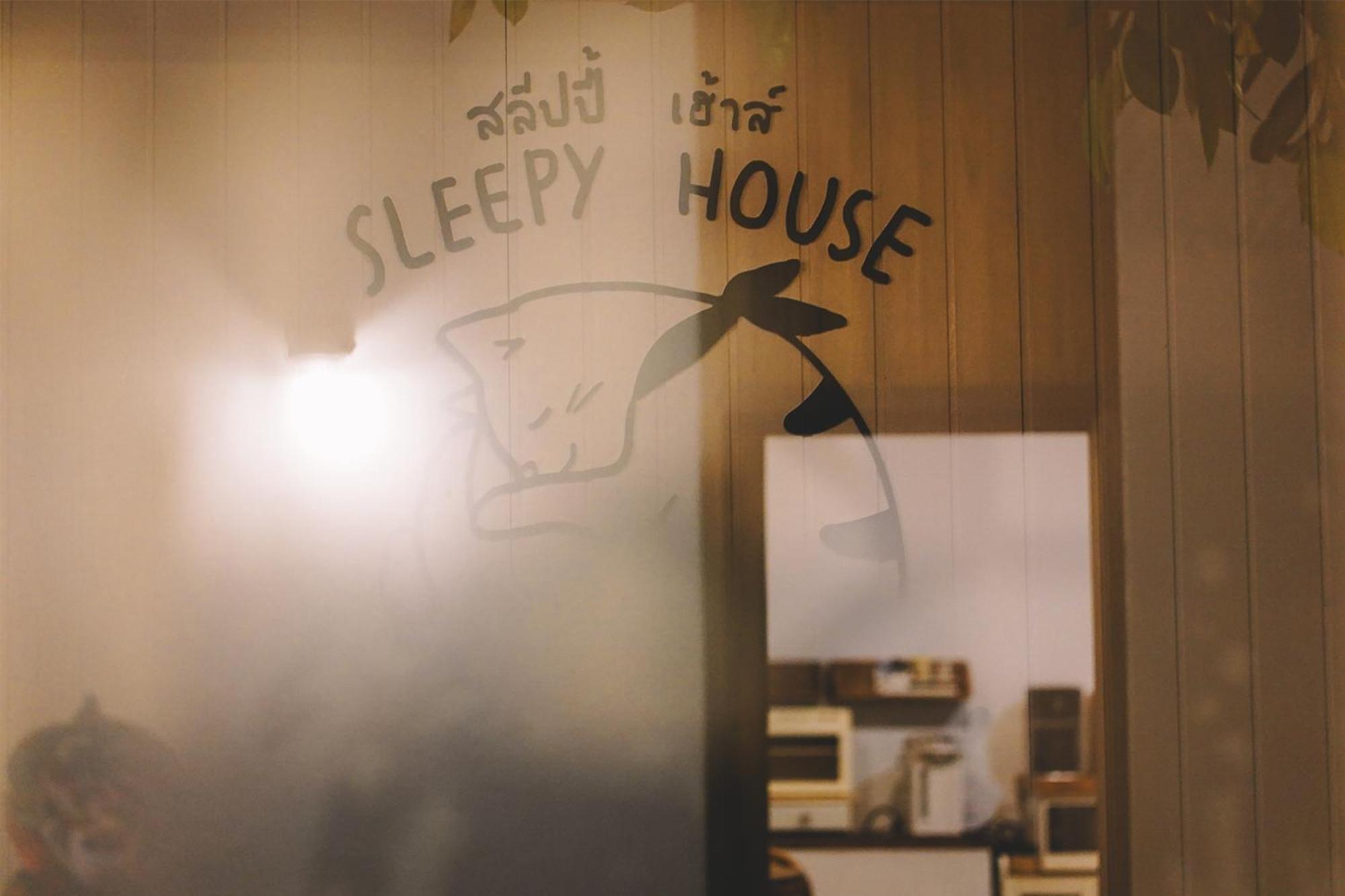 Sleepy House Chiang Rai Bed & Breakfast エクステリア 写真